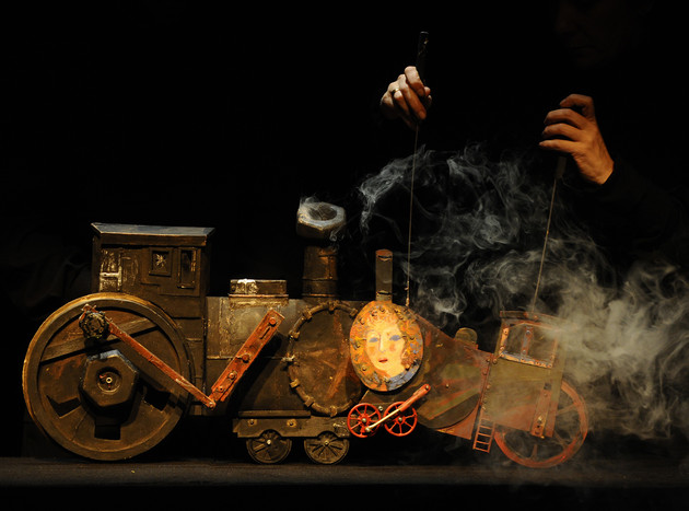 Ðîññèÿ. Ìîñêâà. 2 íîÿáðÿ. Ñöåíà èç ñïåêòàêëÿ "Ðàìîíà" Òáèëèññêîãî òåàòðà ìàðèîíåòîê Ðåçî Ãàáðèàäçå â Ñòóäèè Òåàòðàëüíîãî Èñêóññòâà. Ôîòî ÈÒÀÐ-ÒÀÑÑ/ Ñòàíèñëàâ Êðàñèëüíèêîâ