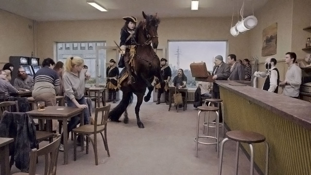 en-duva-satt-pc3a5-en-gren-och-funderade-pc3a5-tillvaron-sinemahzen